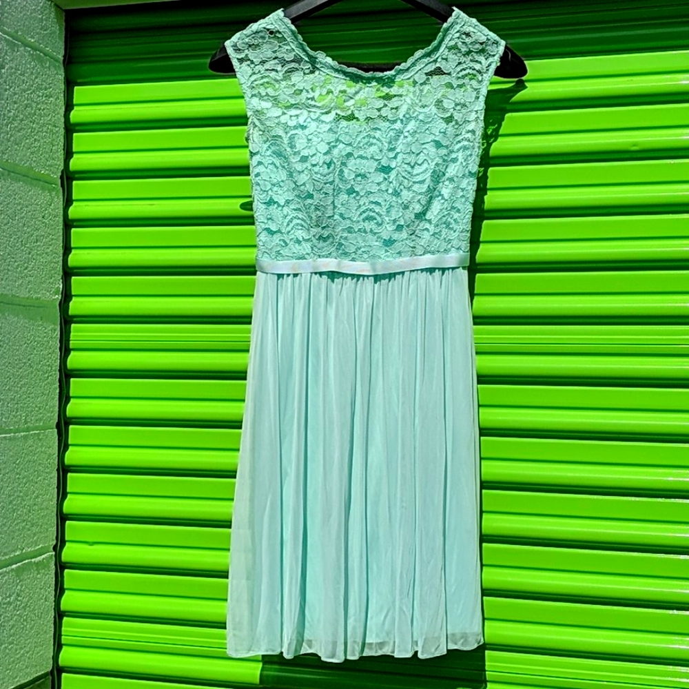 David's Bridal mint lace bridesmaid dress
